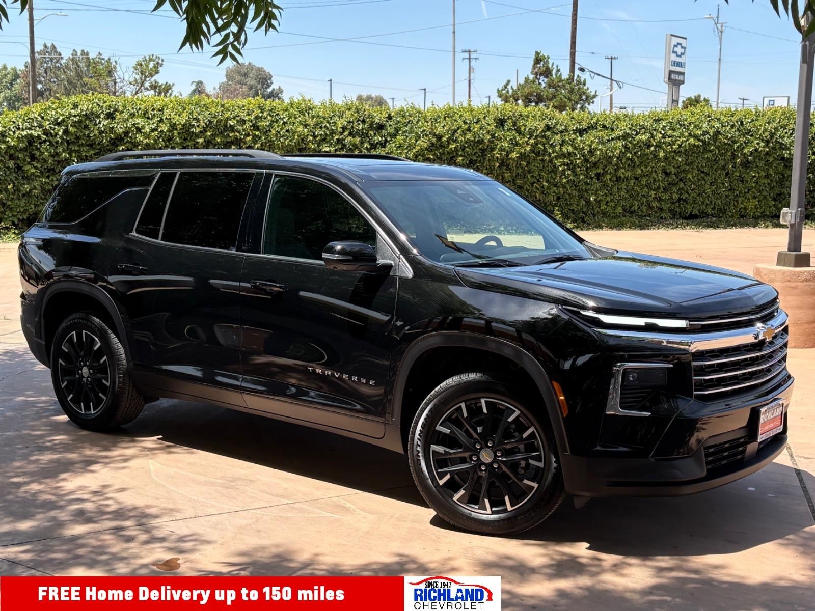 2026 Chevrolet Traverse LT in Mosaic Black Metallic — front three-quarter view