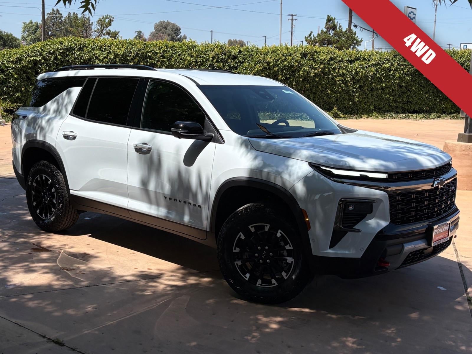 2026 Chevrolet Traverse Z71 in Polar White Tricoat — front three-quarter view